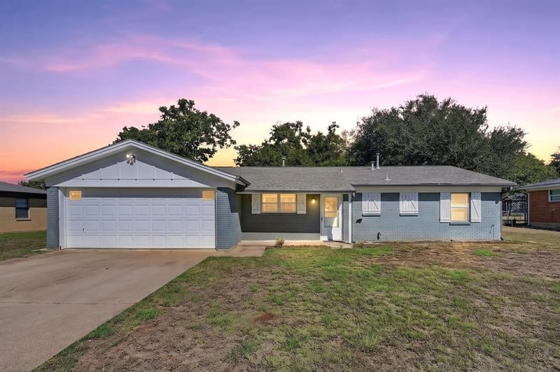 1216 Walker Drive, Hurst TX 76053