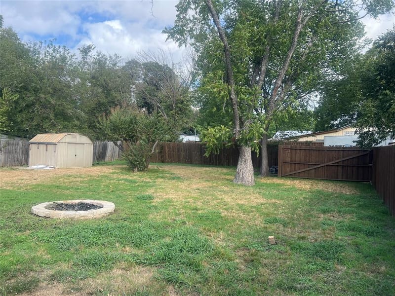 1021 E Russell Avenue, Carrollton TX 75006 - Photo 23