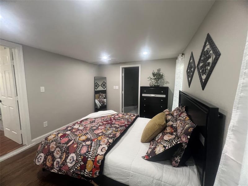 1021 E Russell Avenue, Carrollton TX 75006 - Photo 13