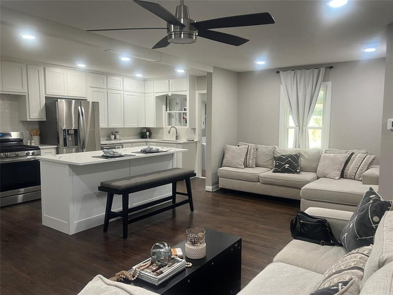1021 E Russell Avenue, Carrollton TX 75006