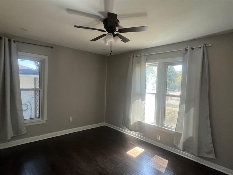 1021 E Russell Avenue, Carrollton TX 75006 - Photo 9