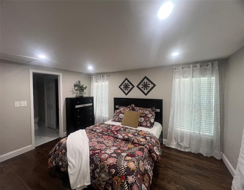 1021 E Russell Avenue, Carrollton TX 75006 - Photo 14