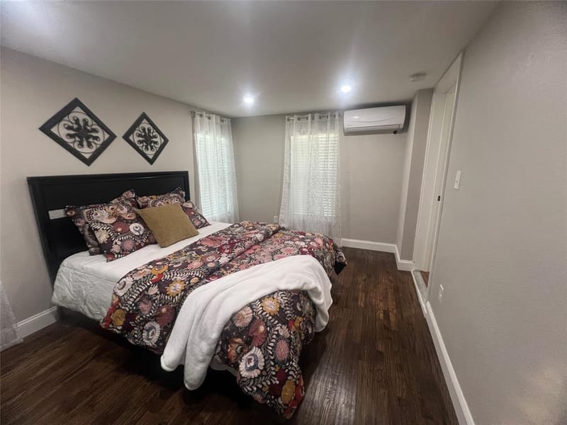1021 E Russell Avenue, Carrollton TX 75006 - Photo 15
