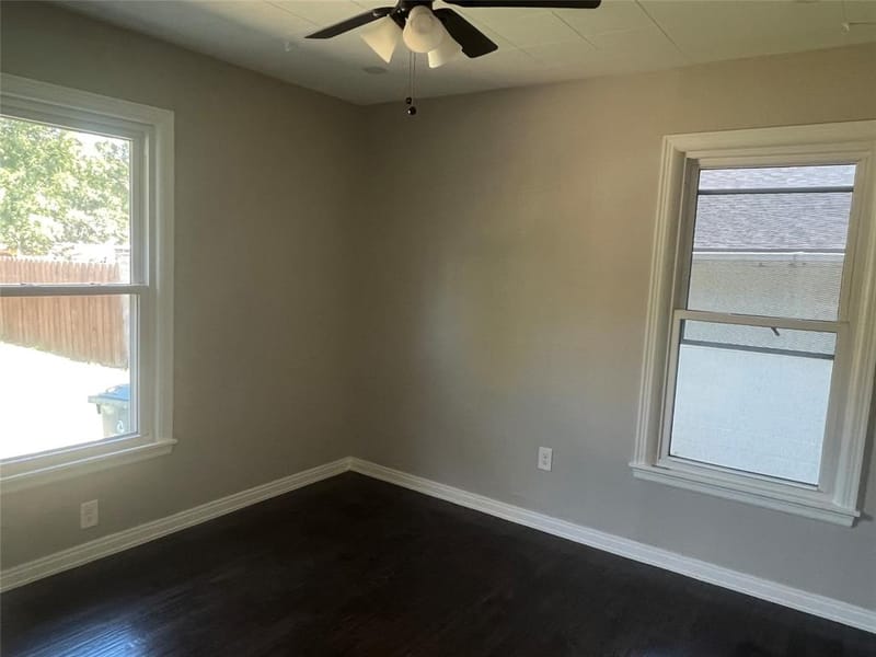 1021 E Russell Avenue, Carrollton TX 75006 - Photo 11