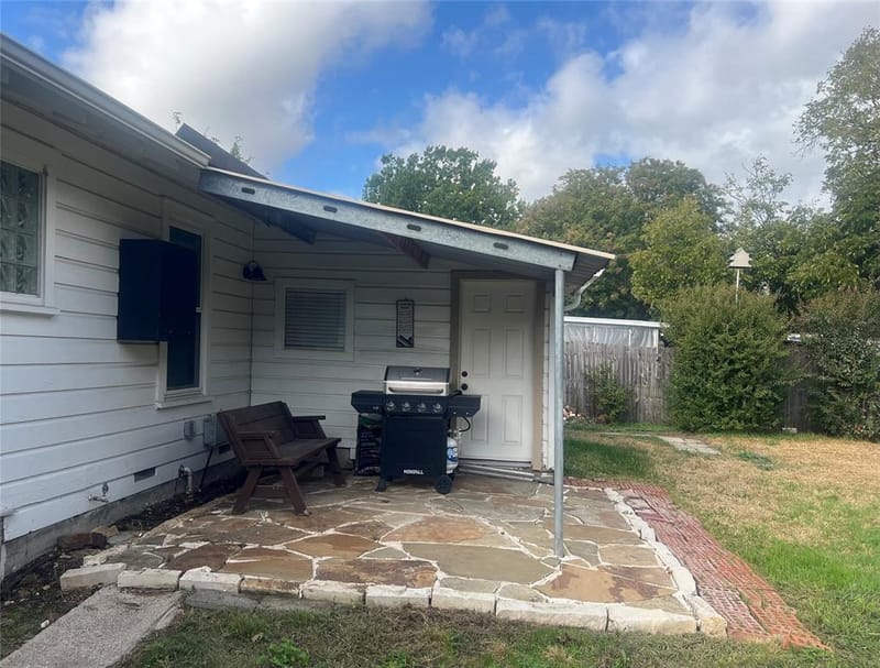 1021 E Russell Avenue, Carrollton TX 75006 - Photo 21