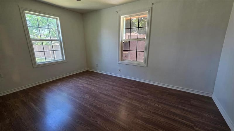 524 W Broadus Avenue, Fort Worth TX 76115 - Photo 6
