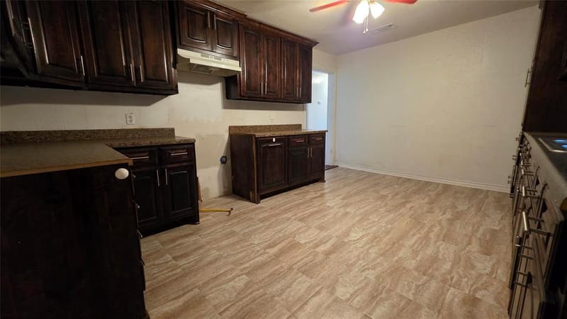 524 W Broadus Avenue, Fort Worth TX 76115 - Photo 9