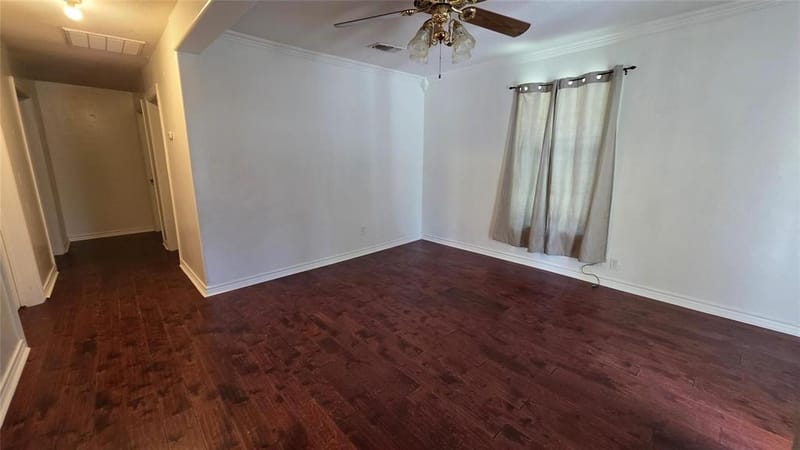 524 W Broadus Avenue, Fort Worth TX 76115 - Photo 8