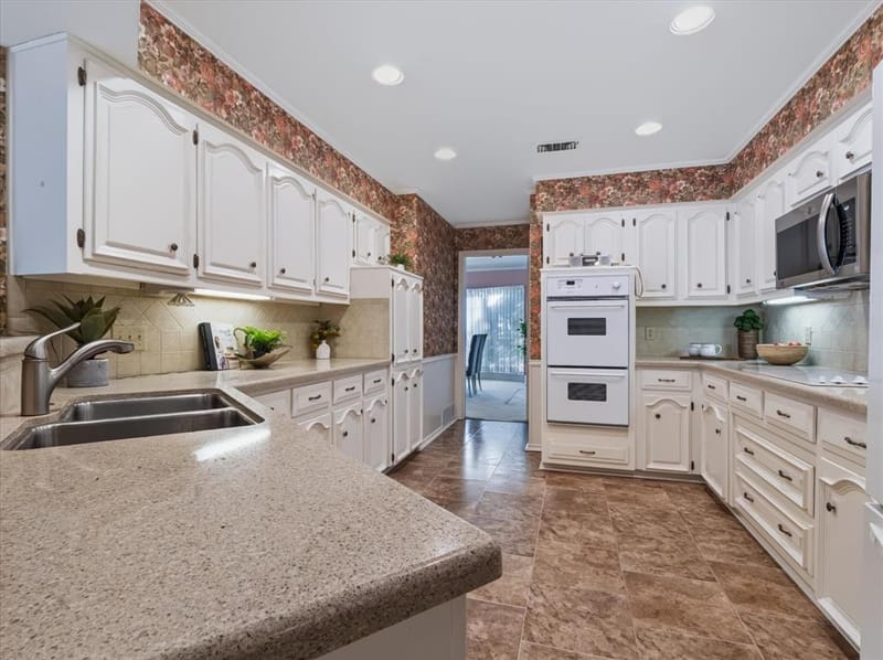 6911 Brentfield Drive, Dallas TX 75248 - Photo 15