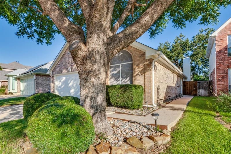 2237 Wembley Wood Lane, Bedford TX 76022
