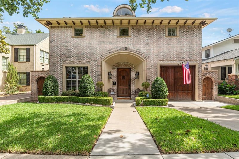 1213 Virginia Place, Fort Worth TX 76107