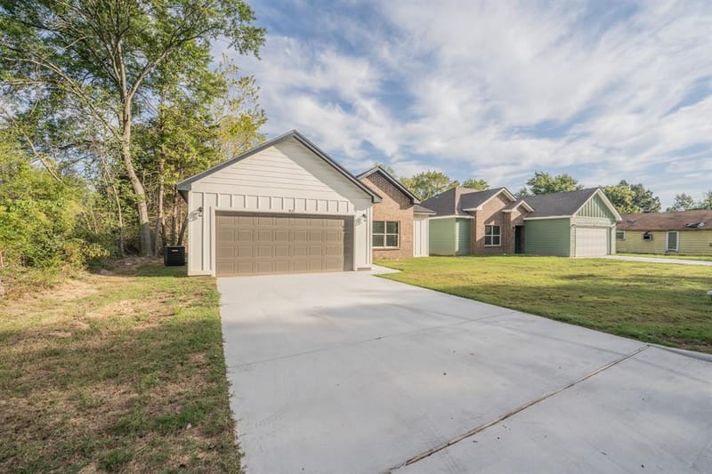 921 Putman, Sulphur Springs TX 75482 - Photo 2