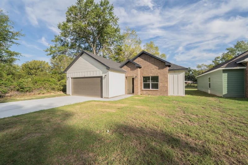921 Putman, Sulphur Springs TX 75482 - Photo 3
