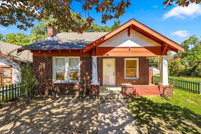 305 E 6th Street, Dallas TX 75203 - Photo 2