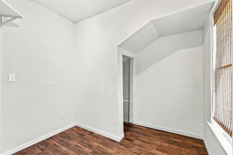 305 E 6th Street, Dallas TX 75203 - Photo 13