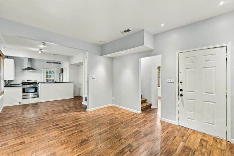 305 E 6th Street, Dallas TX 75203 - Photo 5