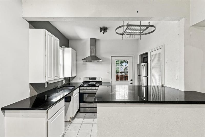 305 E 6th Street, Dallas TX 75203 - Photo 9