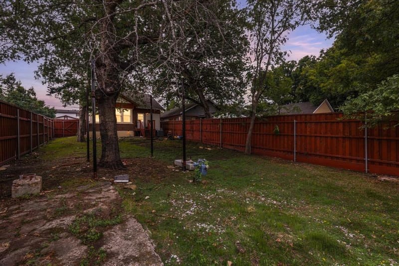 305 E 6th Street, Dallas TX 75203 - Photo 24