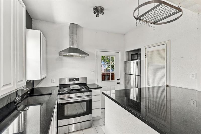 305 E 6th Street, Dallas TX 75203 - Photo 10