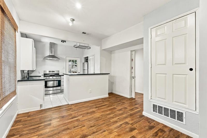 305 E 6th Street, Dallas TX 75203 - Photo 8