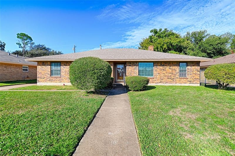 2909 Lee Park Drive, Irving TX 75062