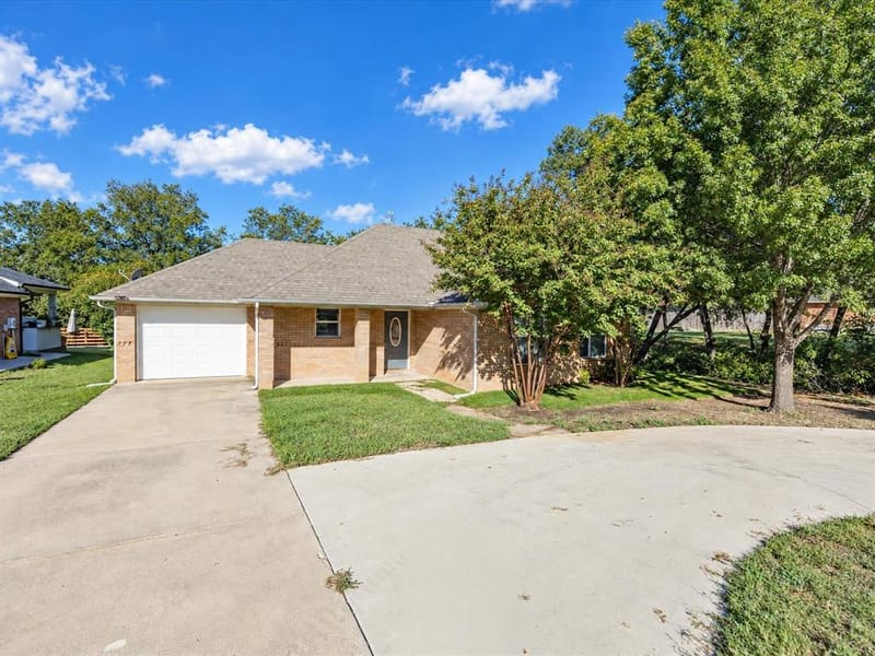 1807 13th Street, Bridgeport TX 76426 - Photo 2