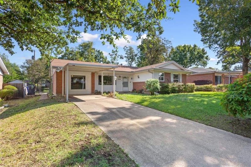 1319 Royal Oaks Drive, Waco TX 76710 - Photo 2