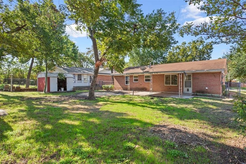 1319 Royal Oaks Drive, Waco TX 76710 - Photo 28