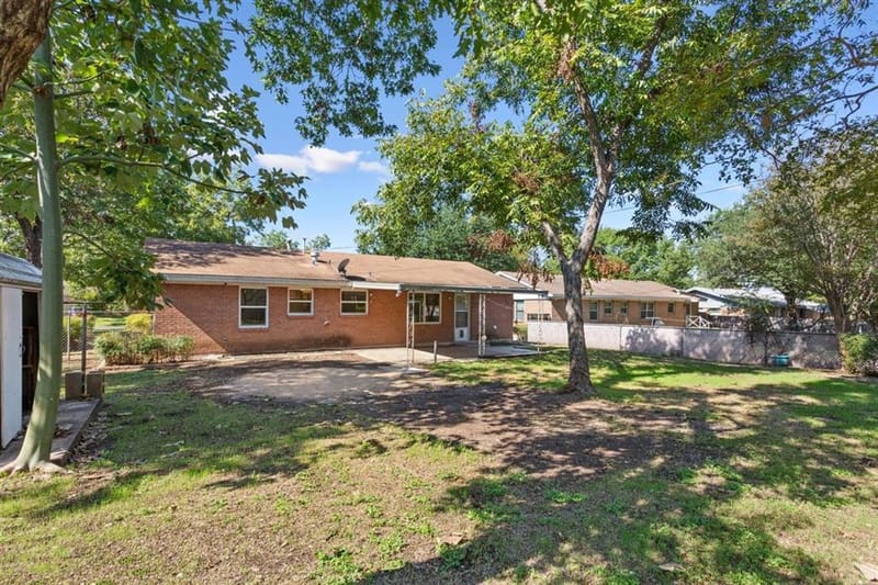 1319 Royal Oaks Drive, Waco TX 76710 - Photo 29