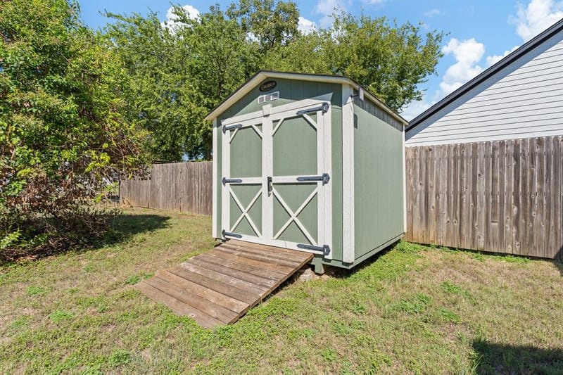 209 E Allen Avenue, Godley TX 76044 - Photo 28