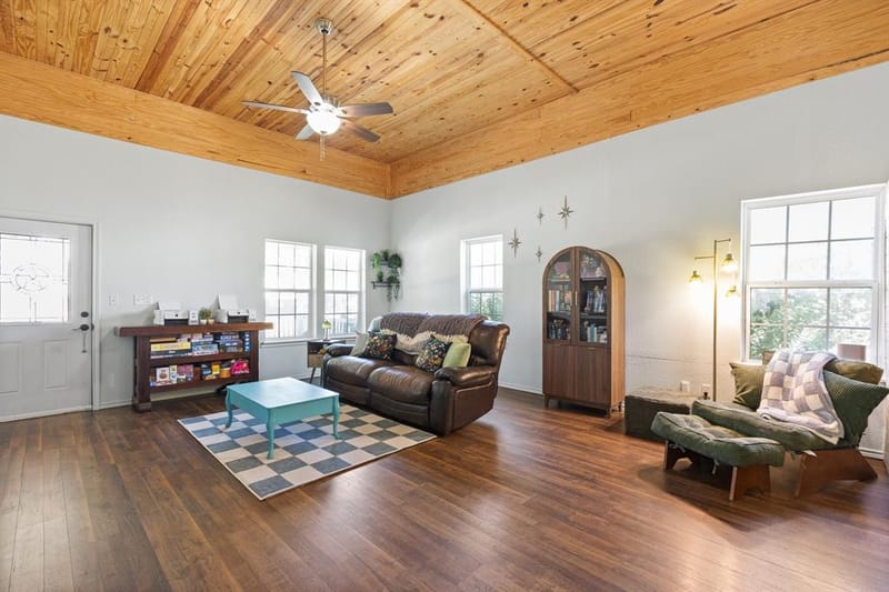 209 E Allen Avenue, Godley TX 76044 - Photo 9