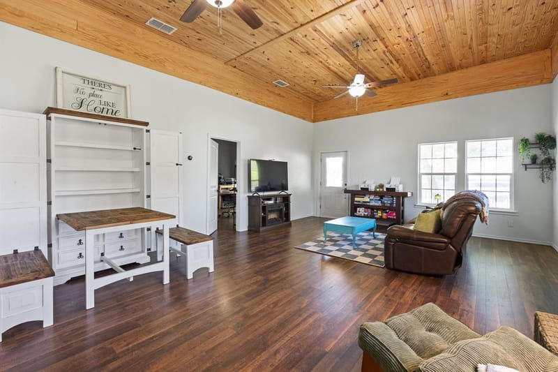 209 E Allen Avenue, Godley TX 76044 - Photo 10