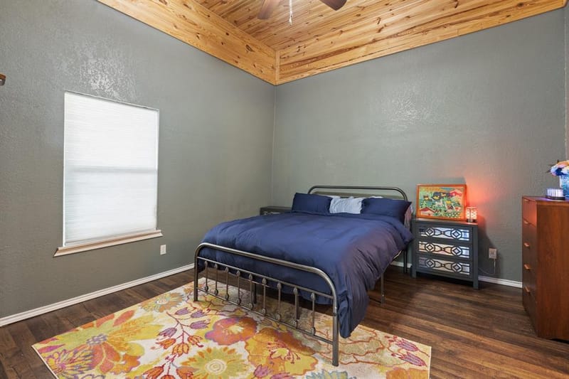 209 E Allen Avenue, Godley TX 76044 - Photo 18
