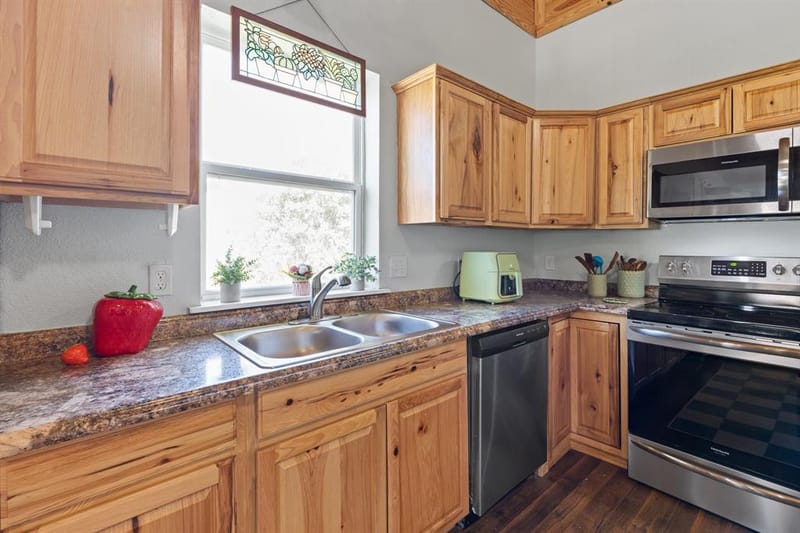 209 E Allen Avenue, Godley TX 76044 - Photo 15