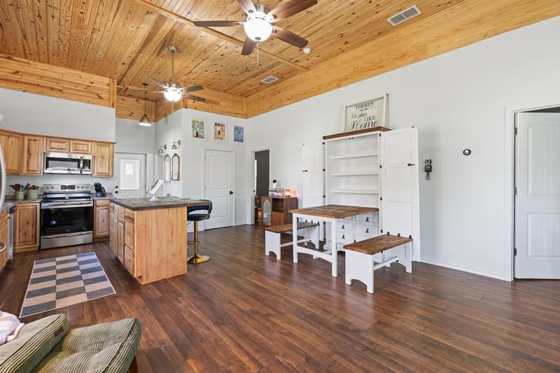 209 E Allen Avenue, Godley TX 76044 - Photo 11