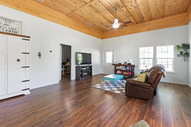 209 E Allen Avenue, Godley TX 76044 - Photo 8