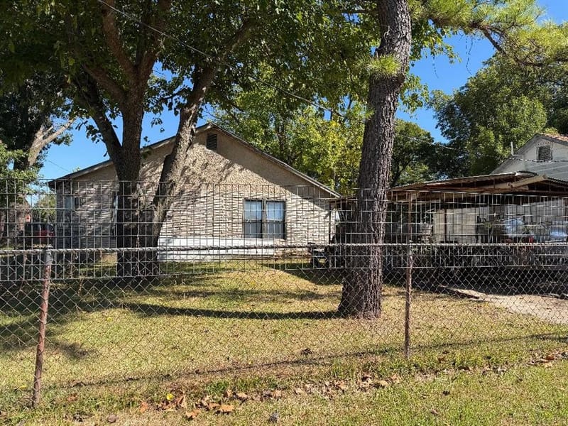 114 Wainwright Street, Whitesboro TX 76273 - Photo 2