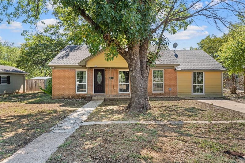 1126 W 7th Street, McGregor TX 76657
