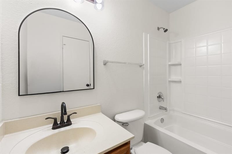1128 Boxwood Drive, Crowley TX 76036 - Photo 5