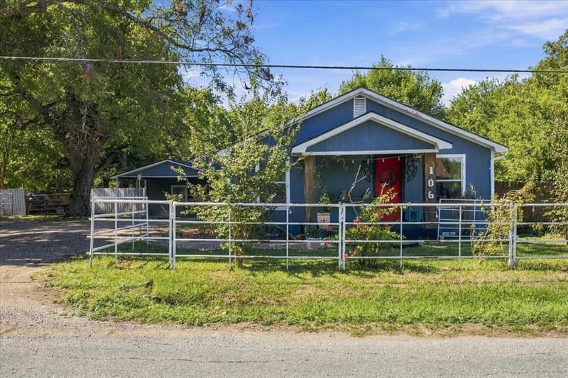 106 S Jernigan Street, Bells TX 75414 - Photo 3