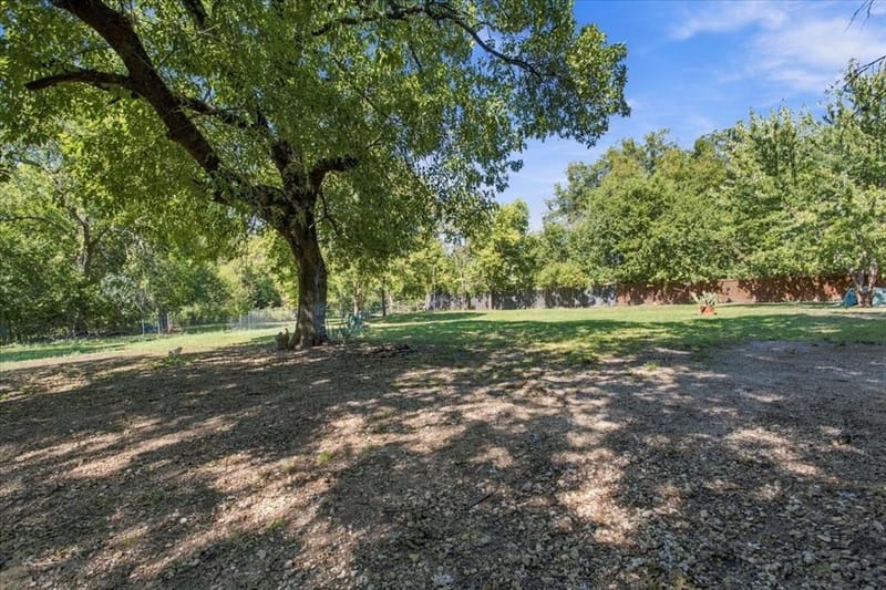 106 S Jernigan Street, Bells TX 75414 - Photo 28