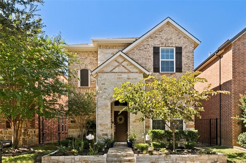 218 Buckingham Avenue, Euless TX 76040