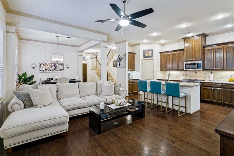 218 Buckingham Avenue, Euless TX 76040 - Photo 5