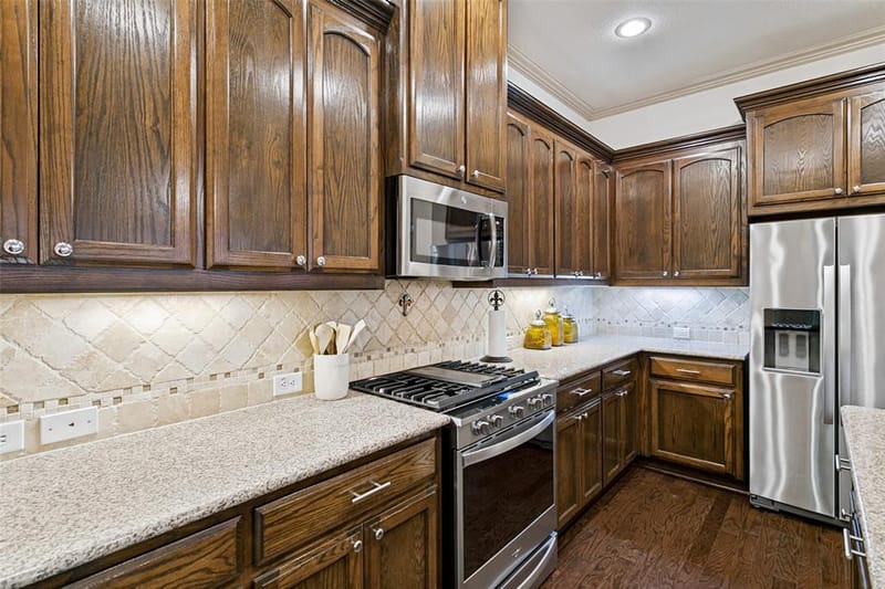 218 Buckingham Avenue, Euless TX 76040 - Photo 9