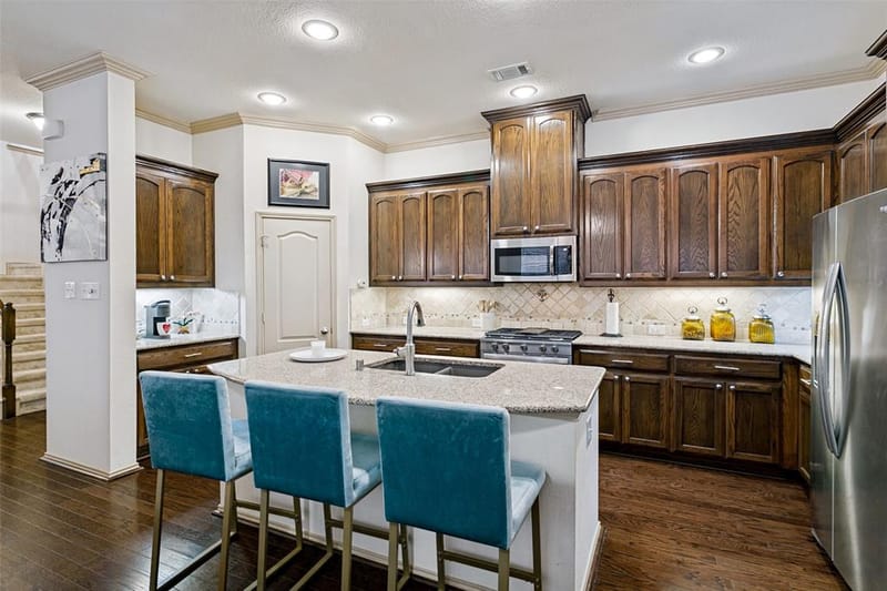 218 Buckingham Avenue, Euless TX 76040 - Photo 8