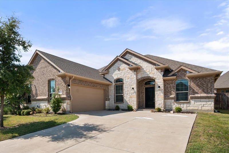 3636 Wintergreen Street, Grand Prairie TX 76065