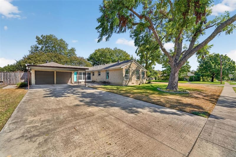 9733 Edgelake Drive, Dallas TX 75218 - Photo 13