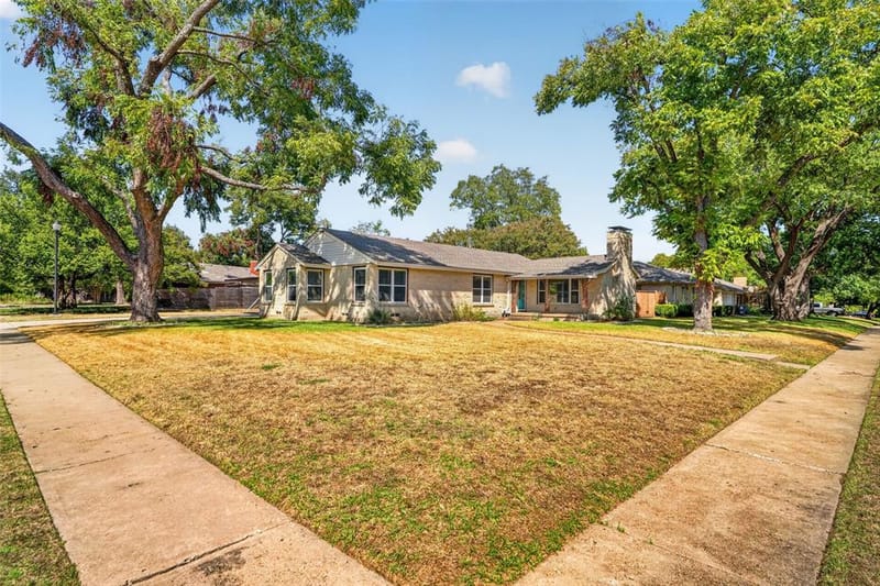 9733 Edgelake Drive, Dallas TX 75218 - Photo 3