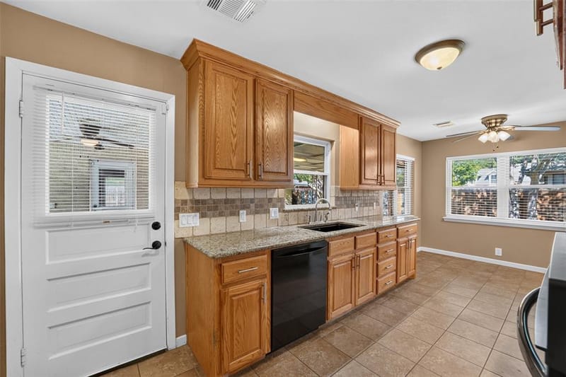 9733 Edgelake Drive, Dallas TX 75218 - Photo 20