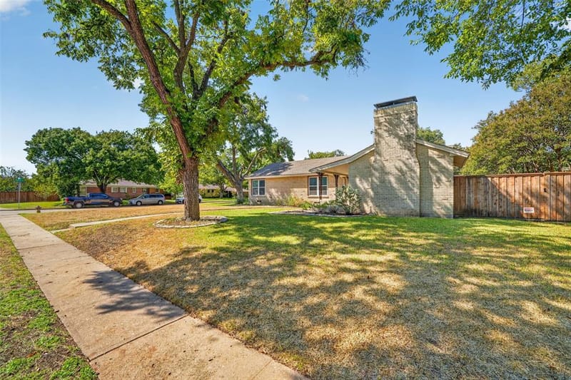 9733 Edgelake Drive, Dallas TX 75218 - Photo 9
